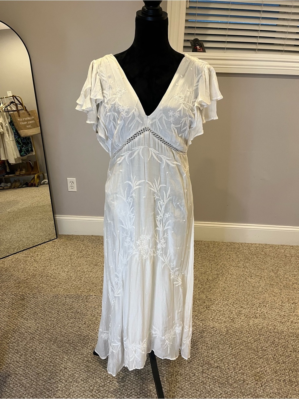 NWOT Love The Label White Embroidered V-Neck Maxi Dress- medium